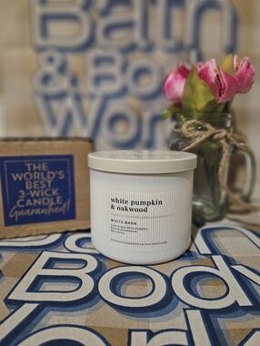 NWT White Barn White Pumpkin & Oakwood 3-Wick Candle - White